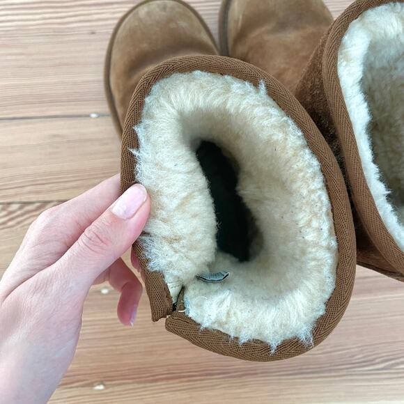 UGG – Brown Suede Sherpa‑Lined Zipper Detail Boots - Picture 8 of 11